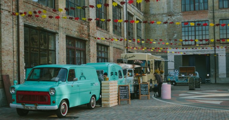 image of 11 Tips on Running A Successful Food Truck Business